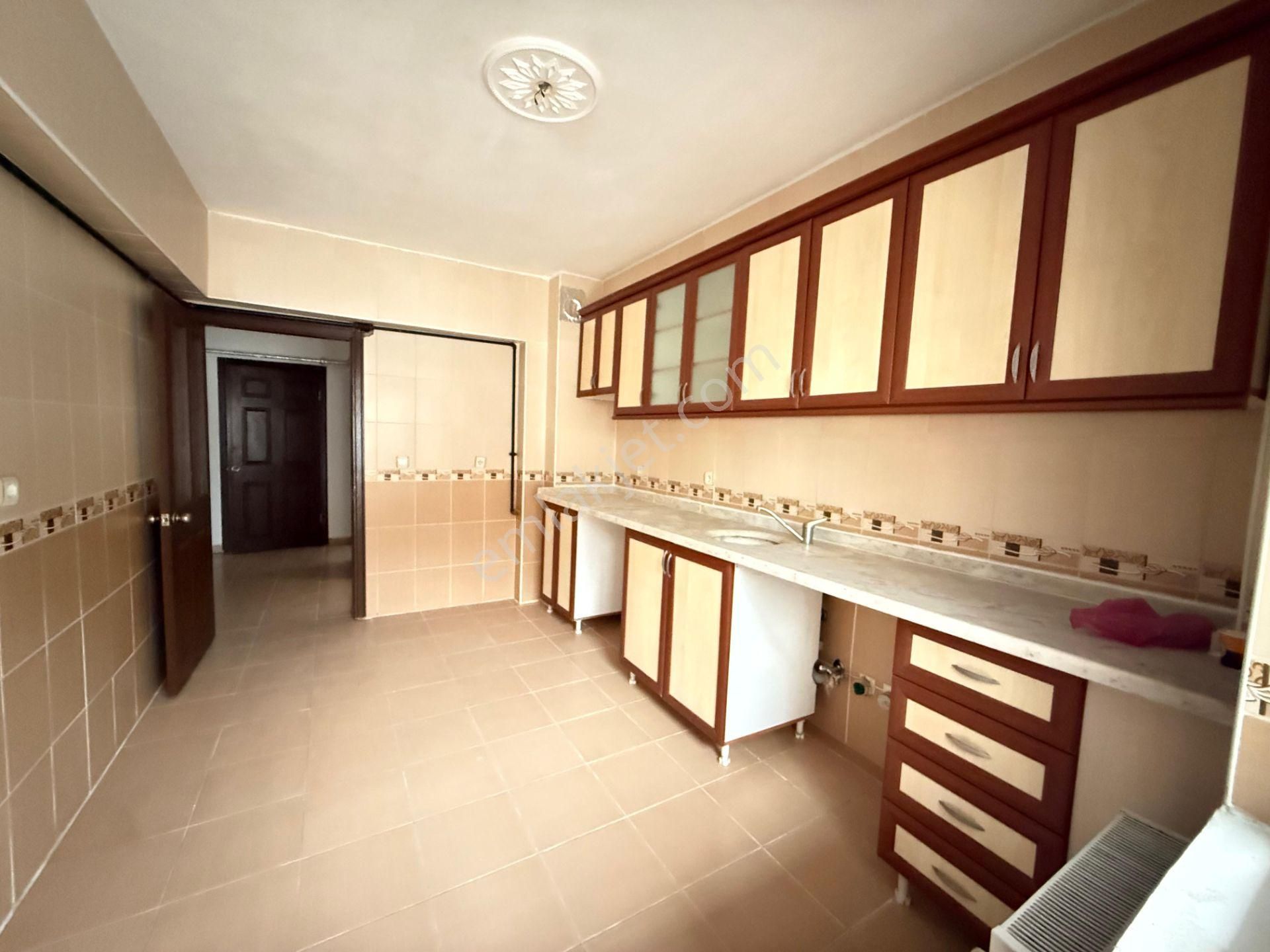 Keçiörende 3+1 Merkezi Konumda Orta Katta Geniş Yapılı Satılık Daire - Görsel 4