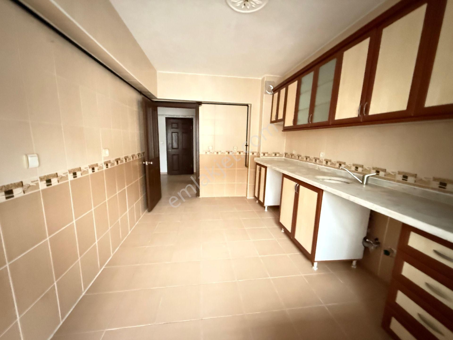 Keçiörende 3+1 Merkezi Konumda Orta Katta Geniş Yapılı Satılık Daire - Görsel 19