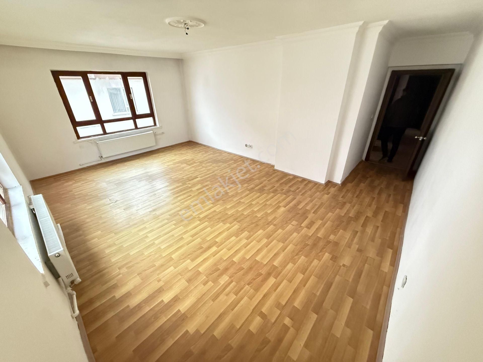 Keçiörende 3+1 Merkezi Konumda Orta Katta Geniş Yapılı Satılık Daire