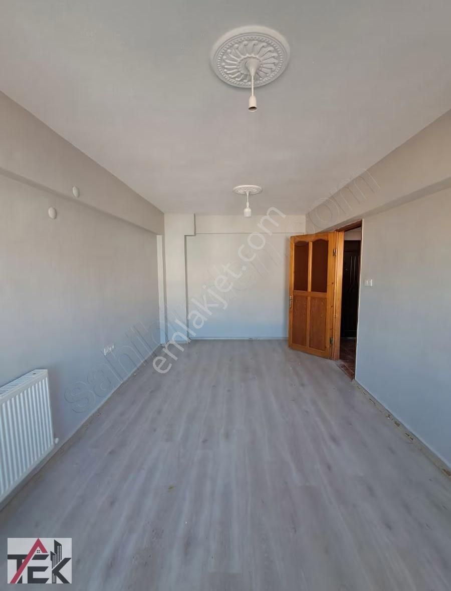 Çay Mahalle Merkezde Doğalgazlı 2+1 Kiralık - Görsel 2