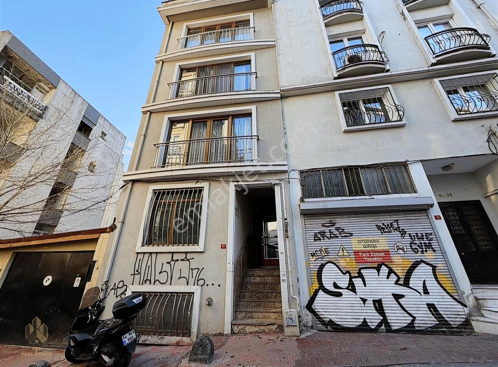 Cihangir Caddesi'nde Yeni Binada Tek Tapu 2 Adet 1+1 Fırsatı - Görsel 25