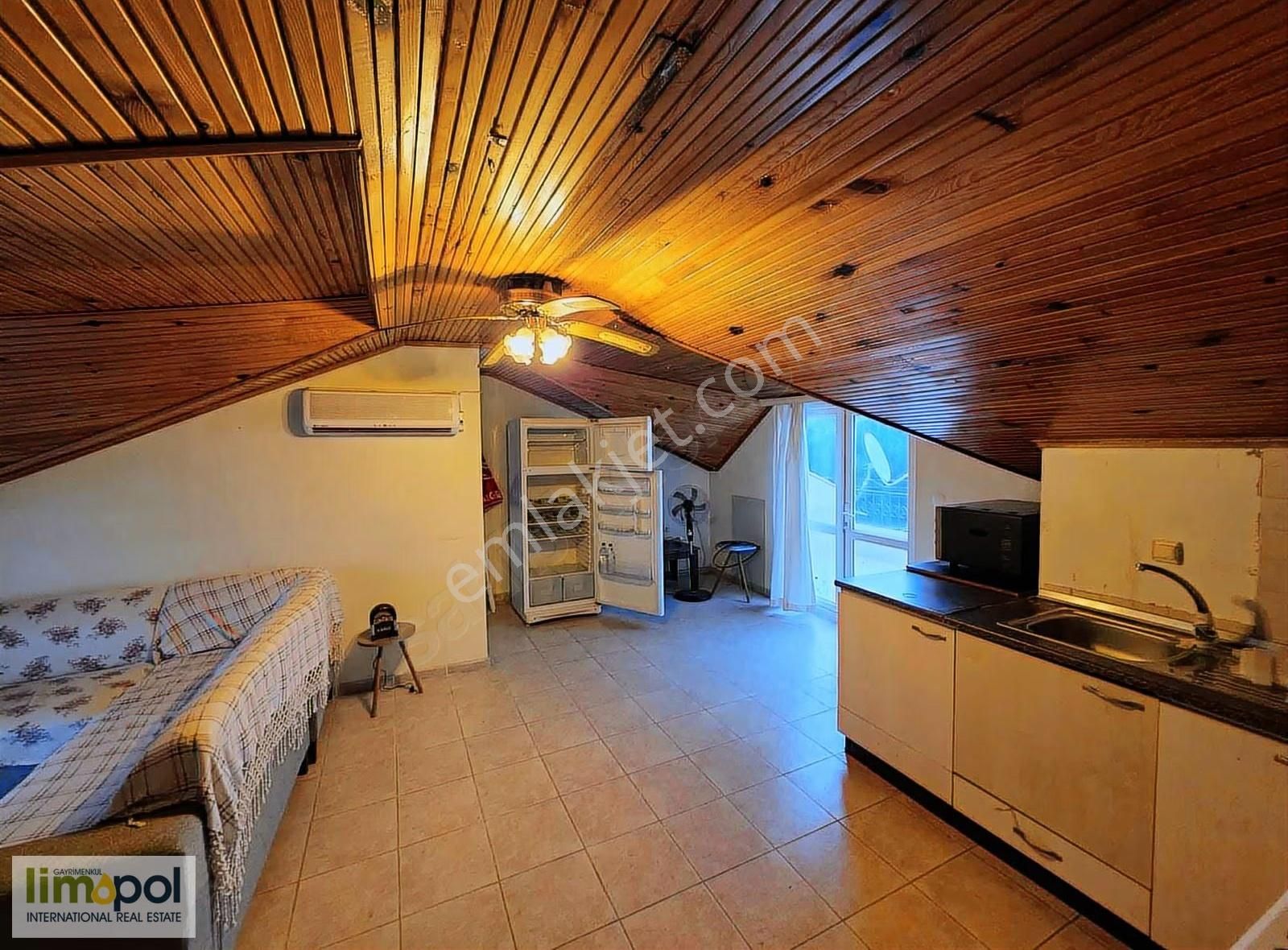 Limopol'den Tuzla Mah. Eşyalı Çatı Katı - Görsel 8