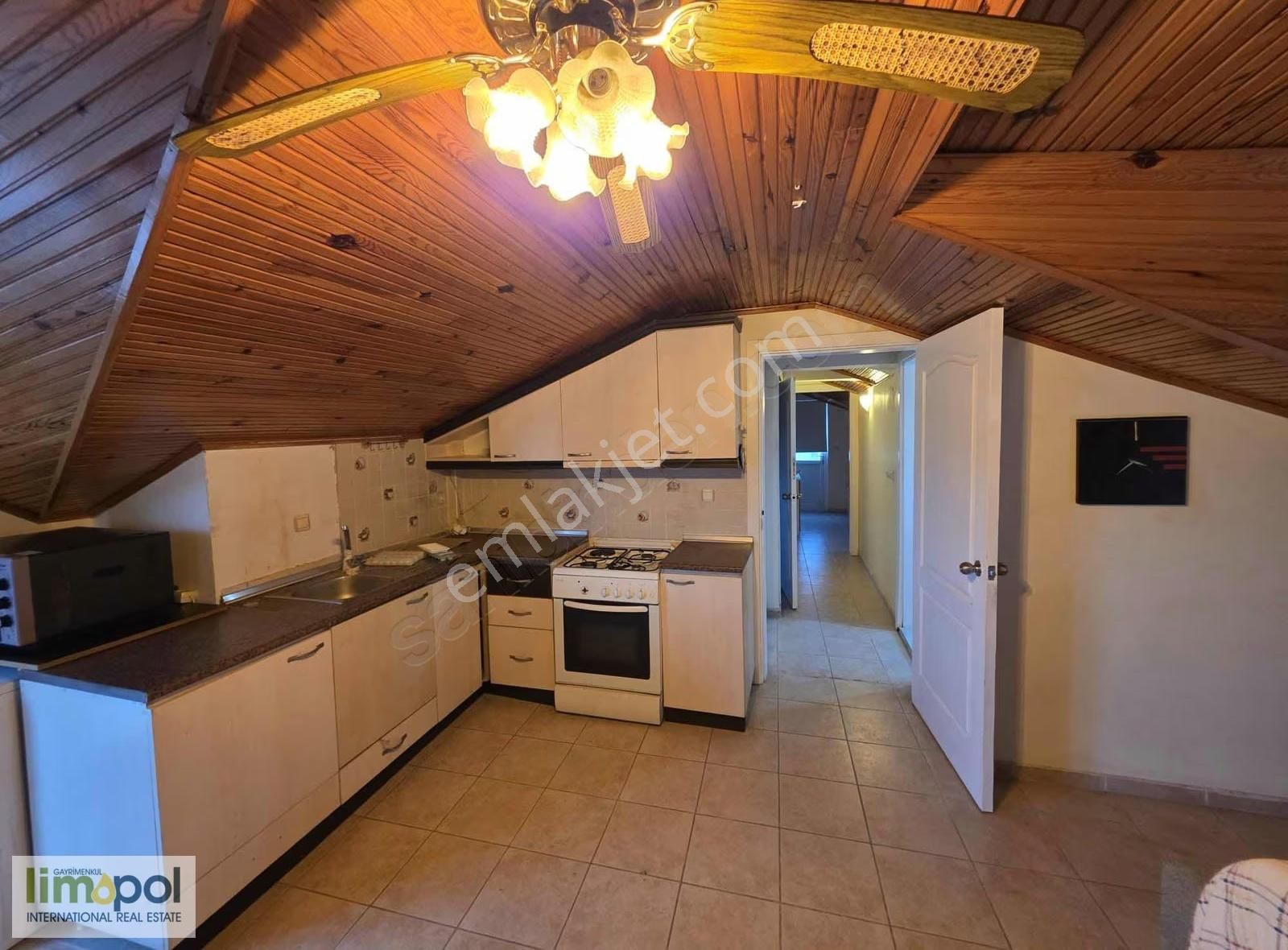 Limopol'den Tuzla Mah. Eşyalı Çatı Katı - Görsel 3