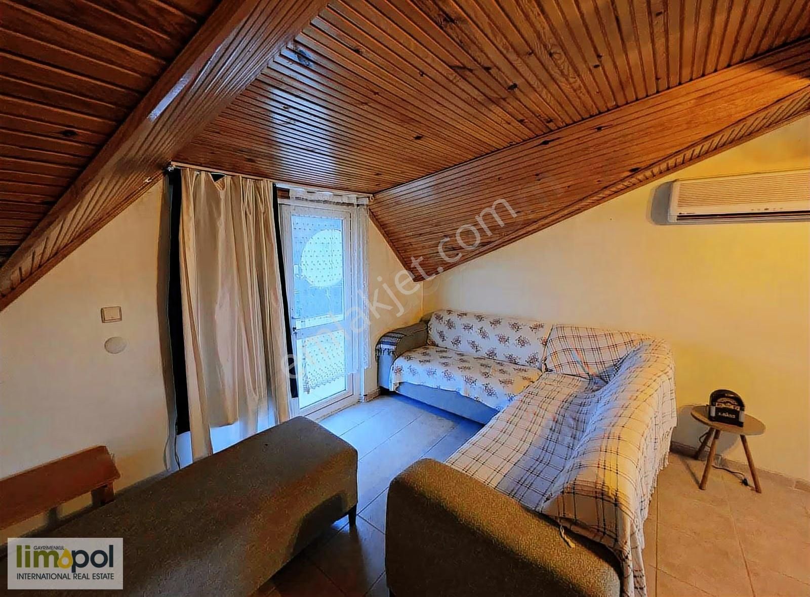 Limopol'den Tuzla Mah. Eşyalı Çatı Katı - Görsel 7