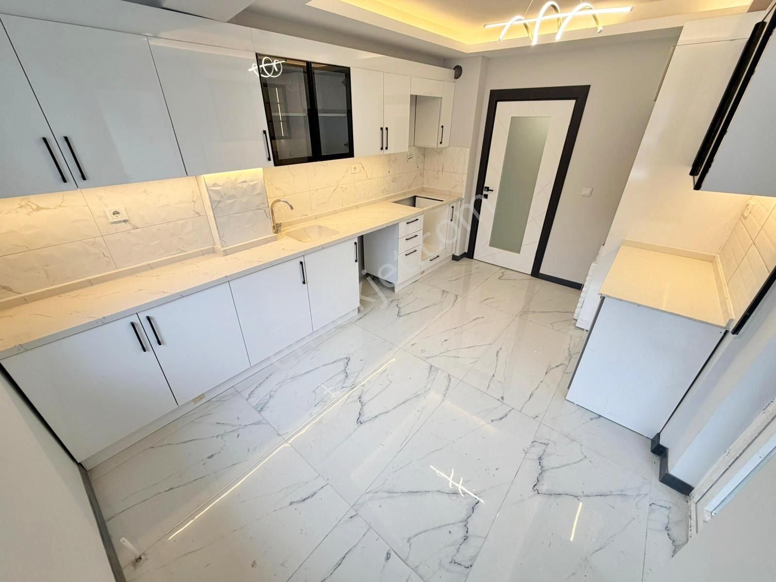 Yuvam'dan Okullar Bölgesinde 4+1 Fırsat Dairesi - Görsel 3