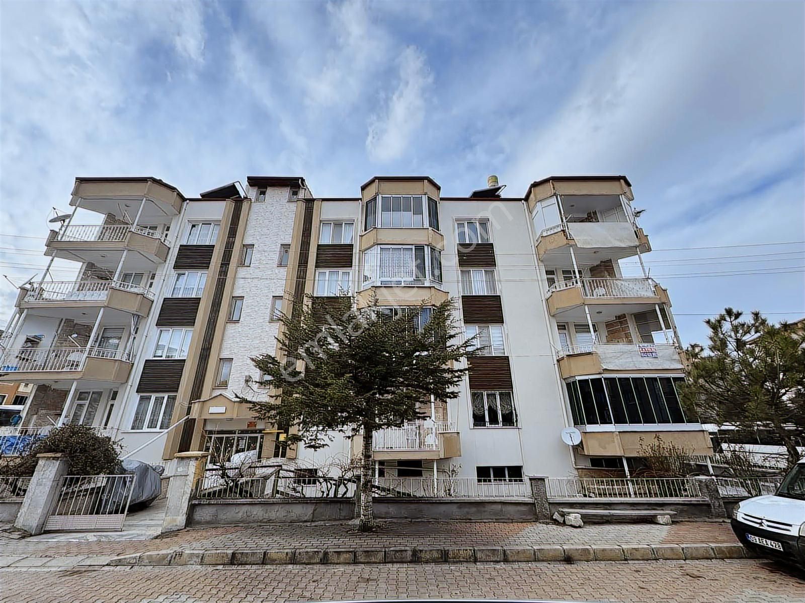 Sağlam Emlaktan Esentepede Satılık Ara Kat Daire