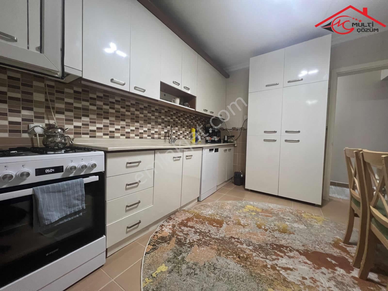 Yenibosna Hürriyet Mahallesinde Satılık 2+1 Ara Kat Daire Güney Cephe Metrobüse Yakın - Görsel 10