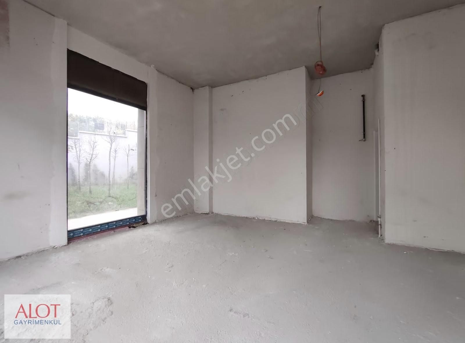 Çamlıcada Köşe Binada Kiralık Dükkan Mağaza - Görsel 3