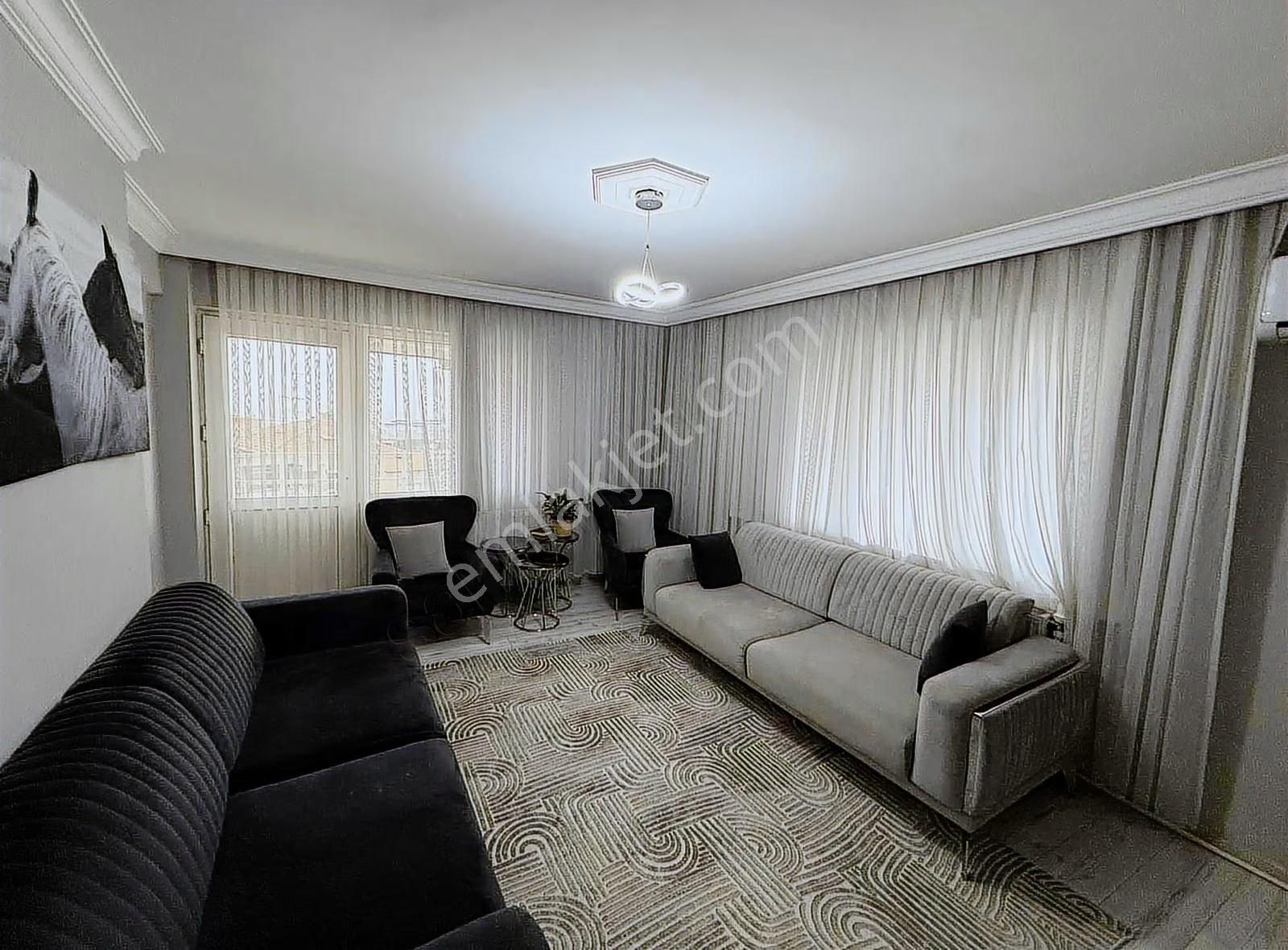 Cadde Üzeri Köşe Konumlu Arakat Satılık 150 M2 3+1 Daire
