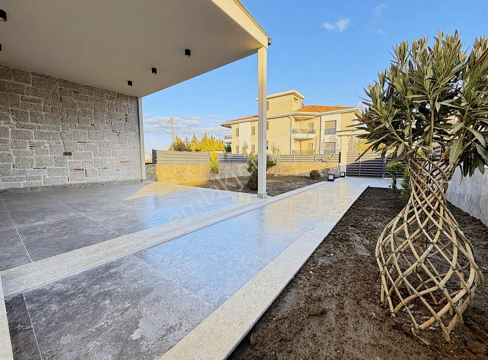 Caferbey'de Satılık 240 M2 Lüks 4+1 Tripkeks Villa - Görsel 24