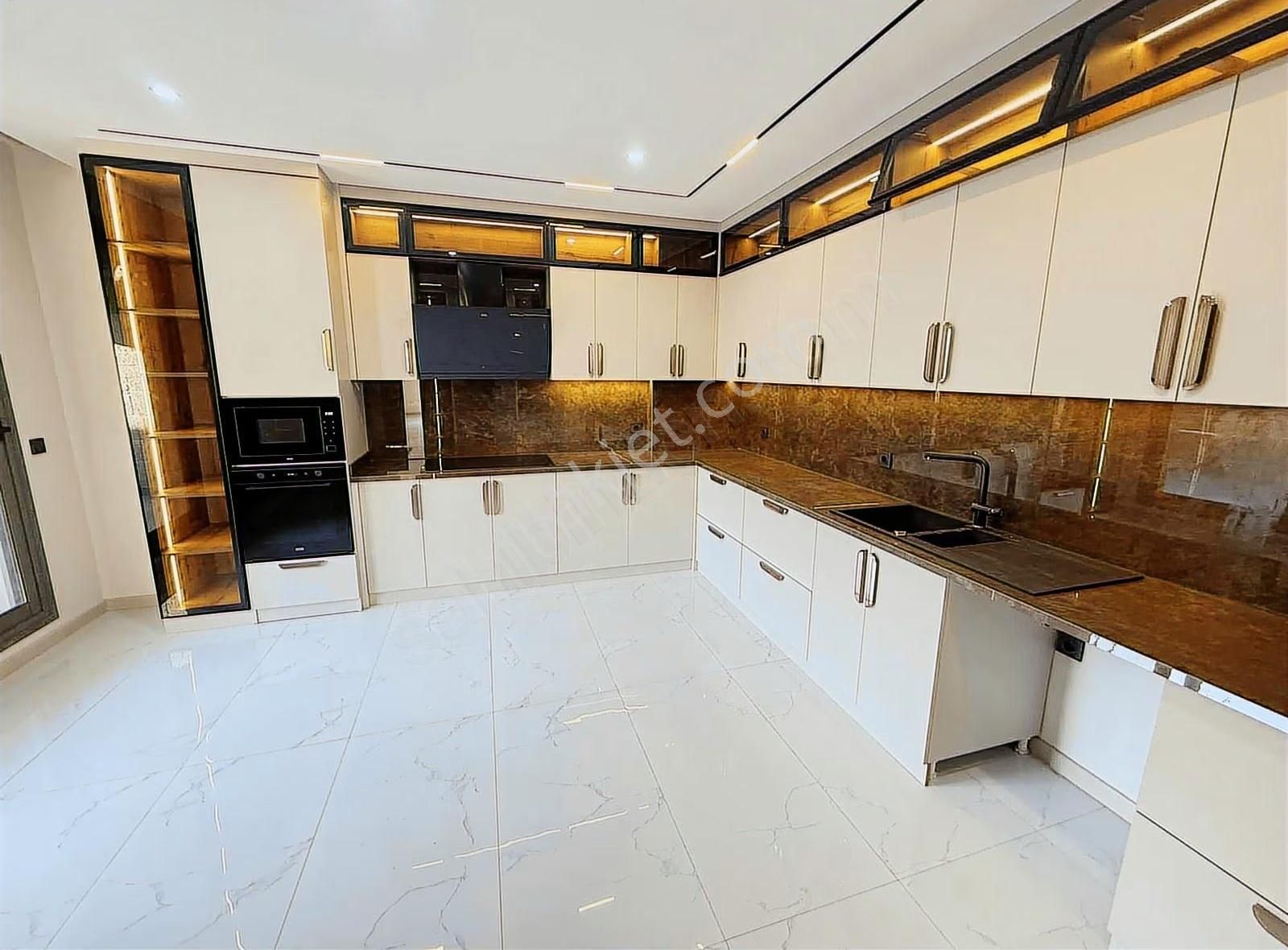 Caferbey'de Satılık 240 M2 Lüks 4+1 Tripkeks Villa - Görsel 23