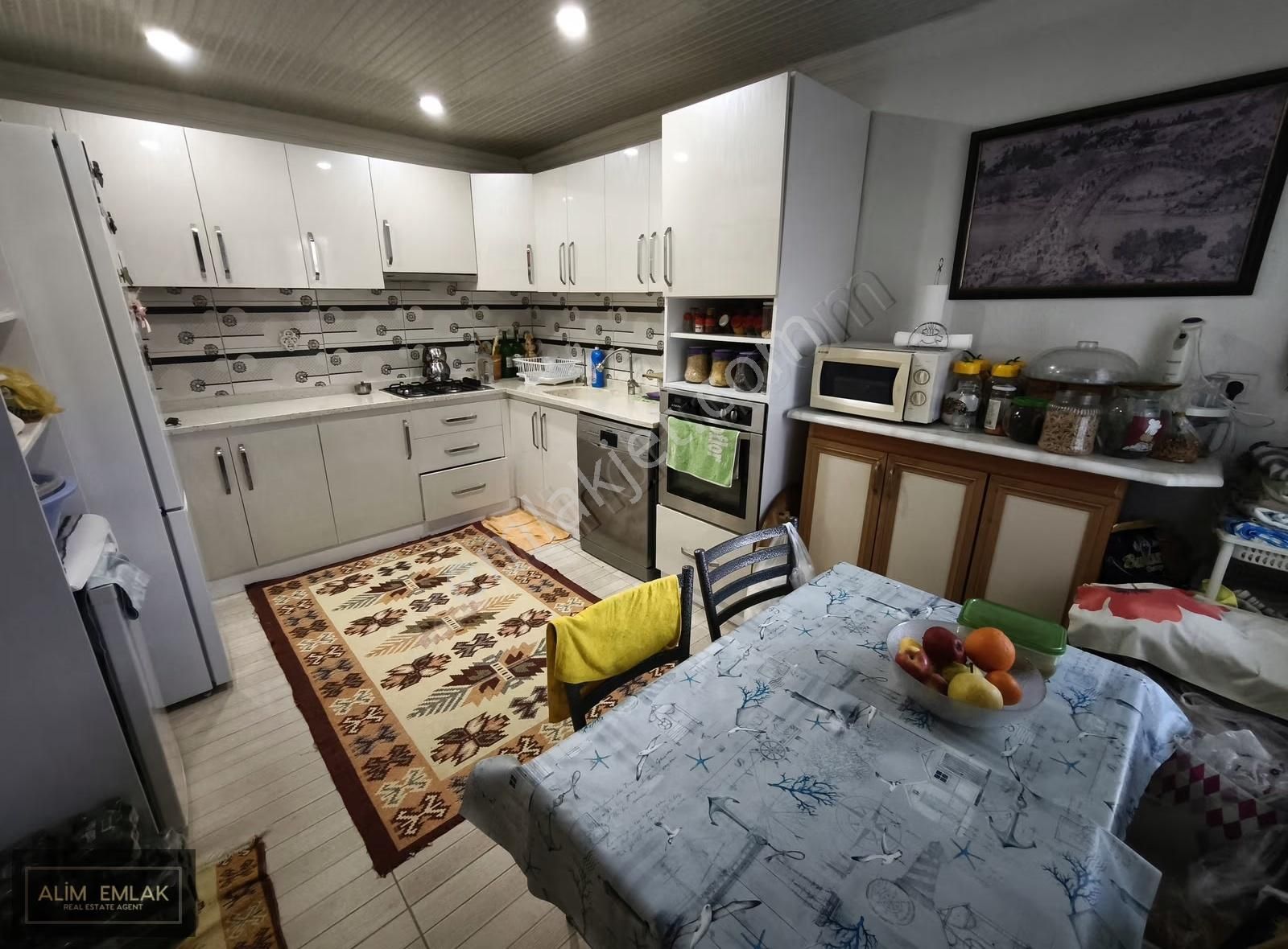 Didim Çamlık Mah. Denize Yakın Konumda 3+1 Çok Geniş Villa - Görsel 23