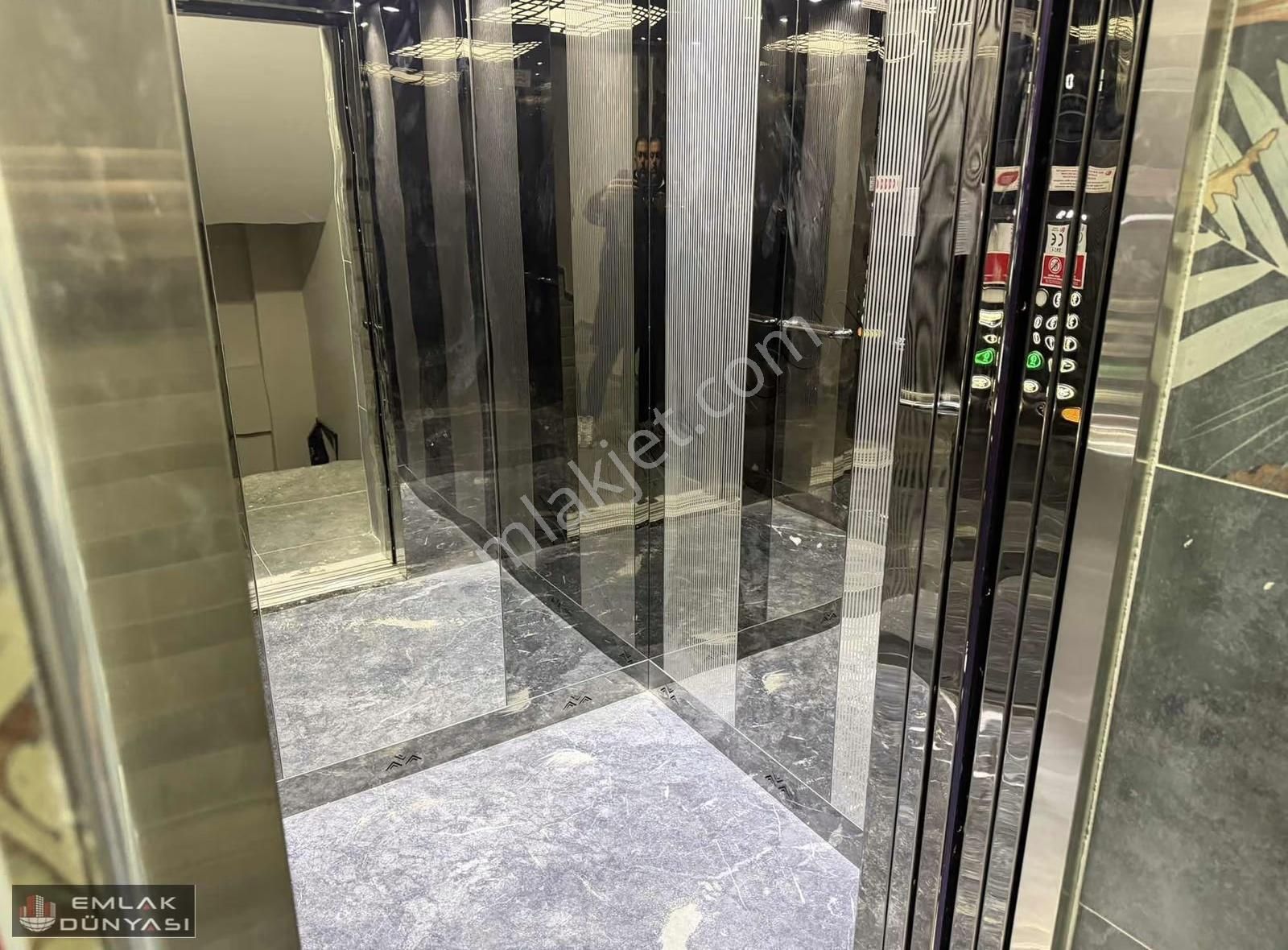 Emlak Dünyası Alanlıda Full Manzaralı Sıfır Lüks 1+1 Daire - Görsel 4