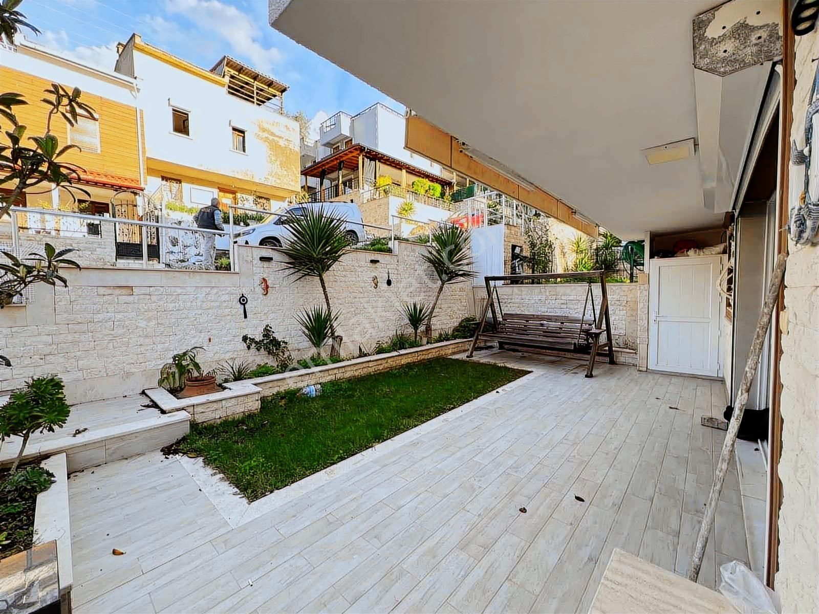 Akalın'dan Denizde 70 Metre Mesafede Bahçeli 4+1 Lüks Villa - Görsel 5
