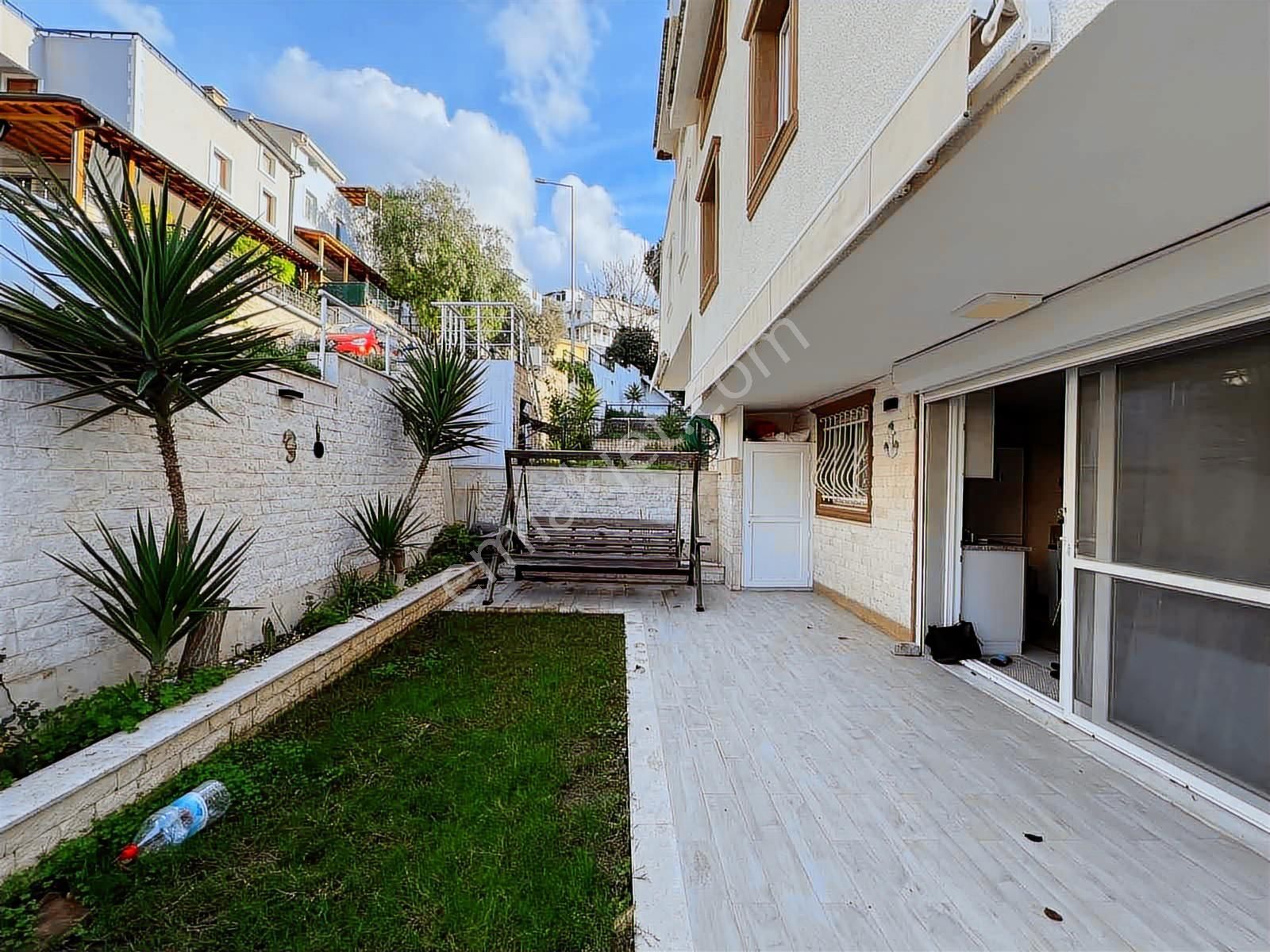 Akalın'dan Denizde 70 Metre Mesafede Bahçeli 4+1 Lüks Villa - Görsel 33