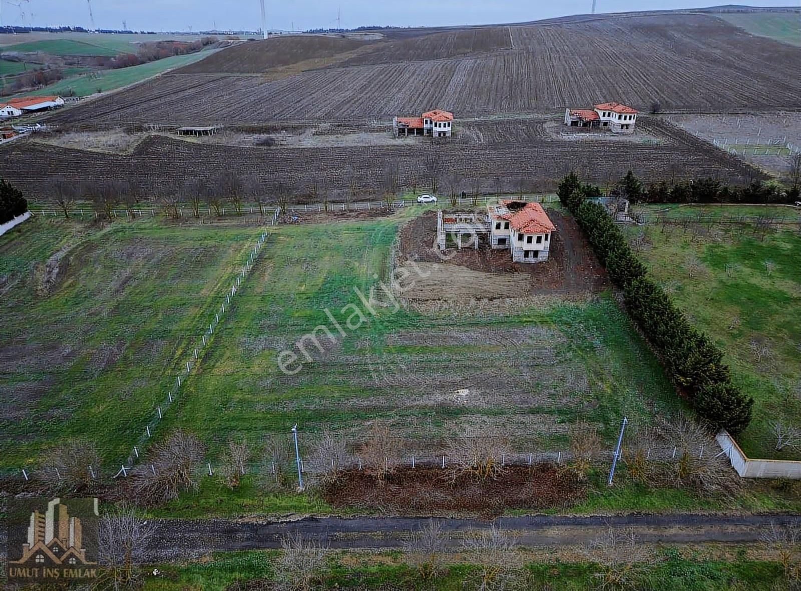 Umut İnş Emlak'tan 4703 M2 İçinde Villalı Arsa - Görsel 2