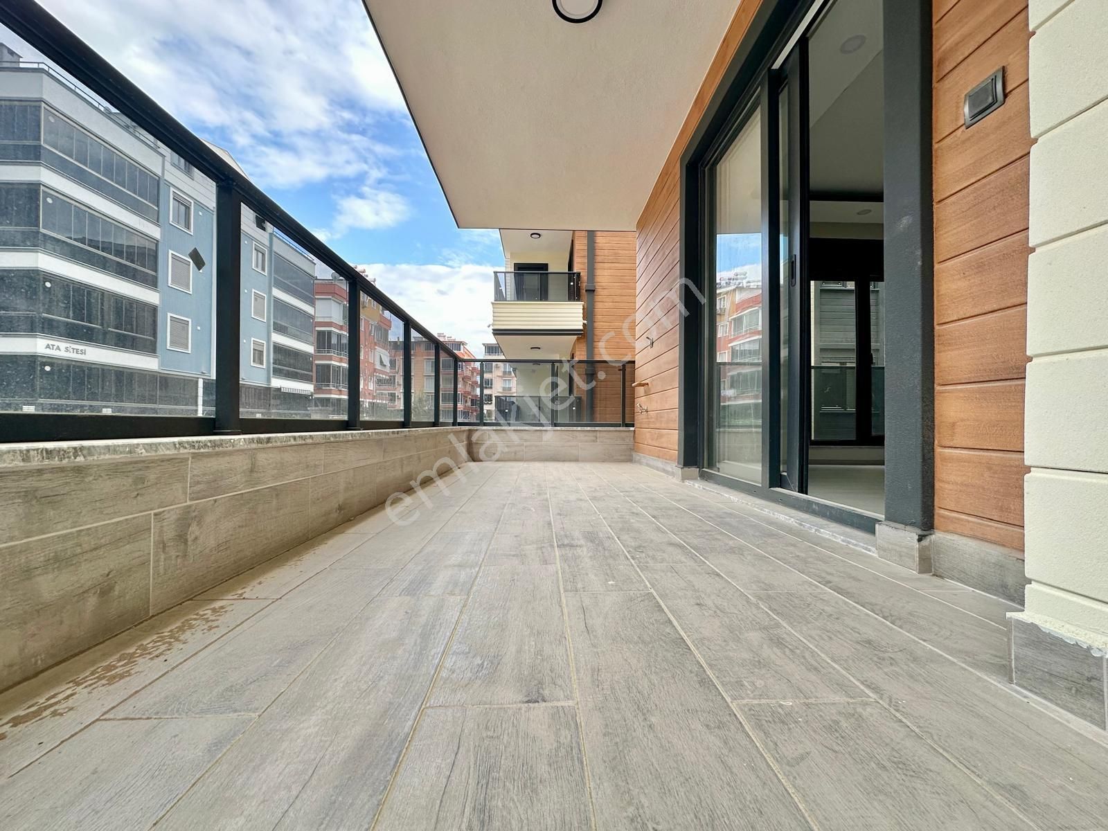 ꧁akçay Ay Emlak'tan꧂ Muhteşem Konumlu Amerikan Mutfak Satılık 2+1 Geniş Lüks Daire