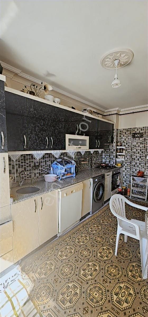 75. Yıl Cadde'de 130 M2 3 Cepheli Doğalgazlı Kombili Cambalkonlu - Görsel 8