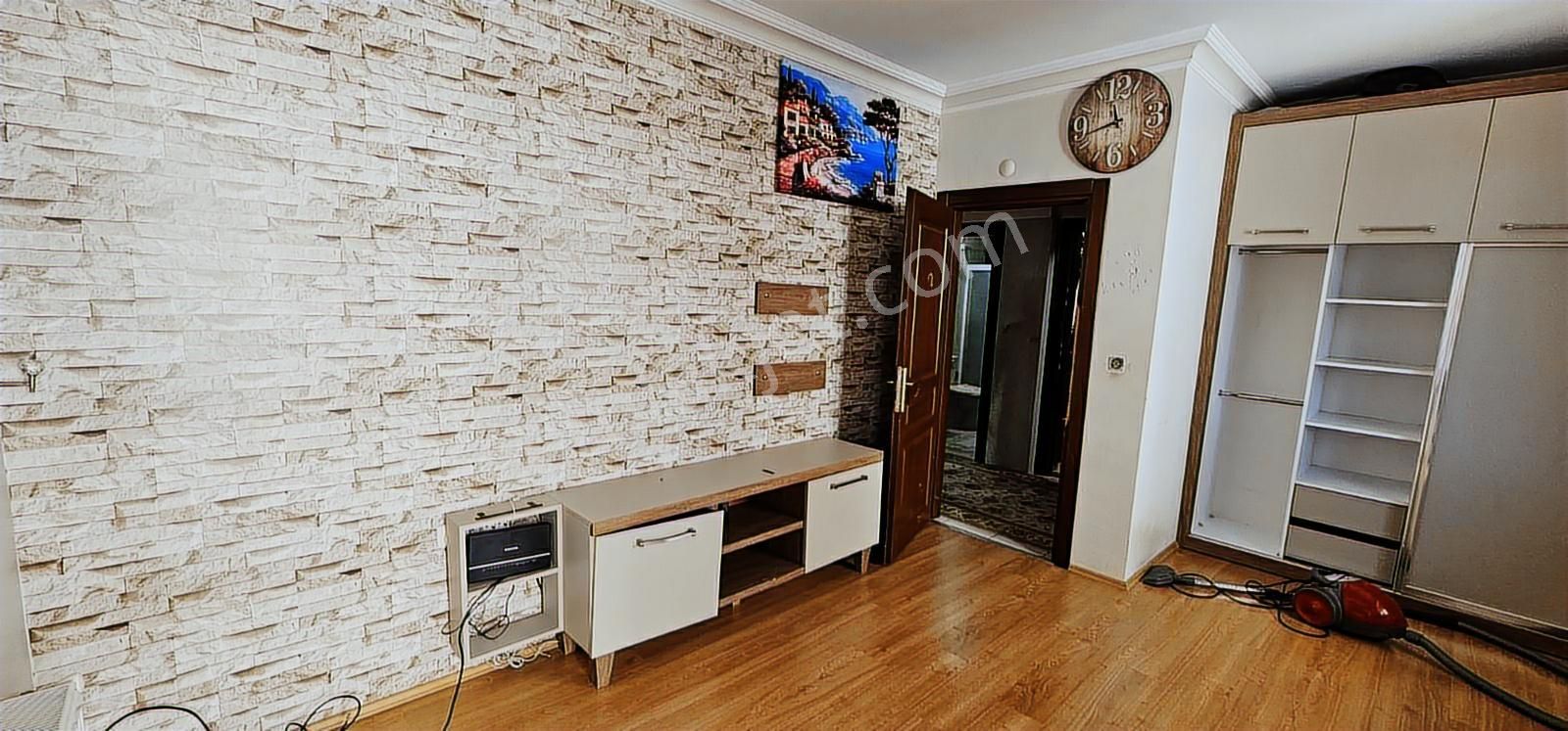 75. Yıl Cadde'de 130 M2 3 Cepheli Doğalgazlı Kombili Cambalkonlu - Görsel 3