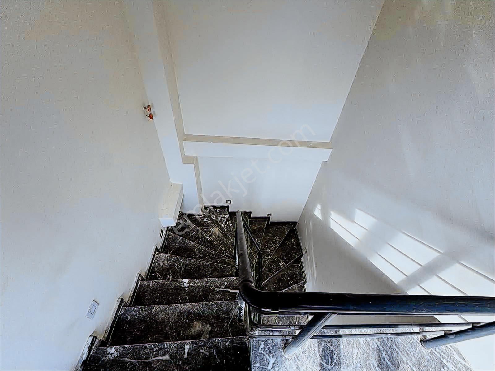 Özdere'de Köşe Otoparklı 3+1 Villa - Görsel 23