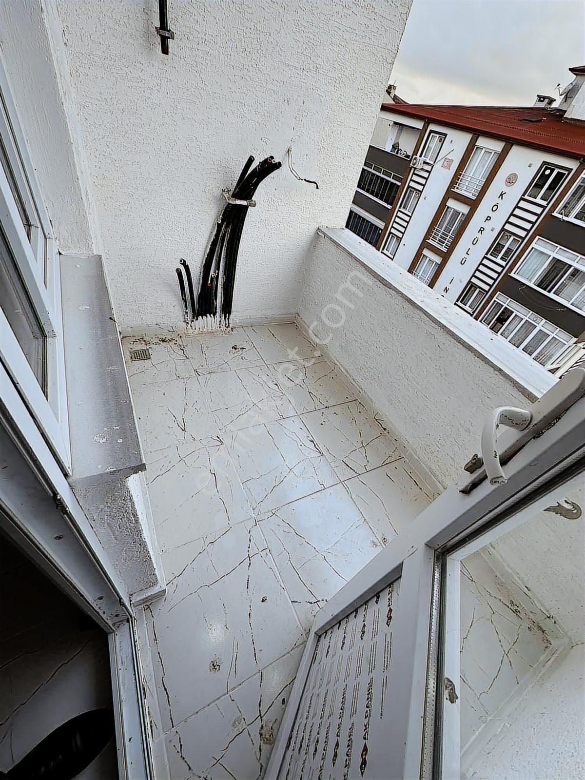 Kapaklı Bahçelievler De 3+1 Ön Cephe ,otoparklı Çift Balkon - Görsel 16