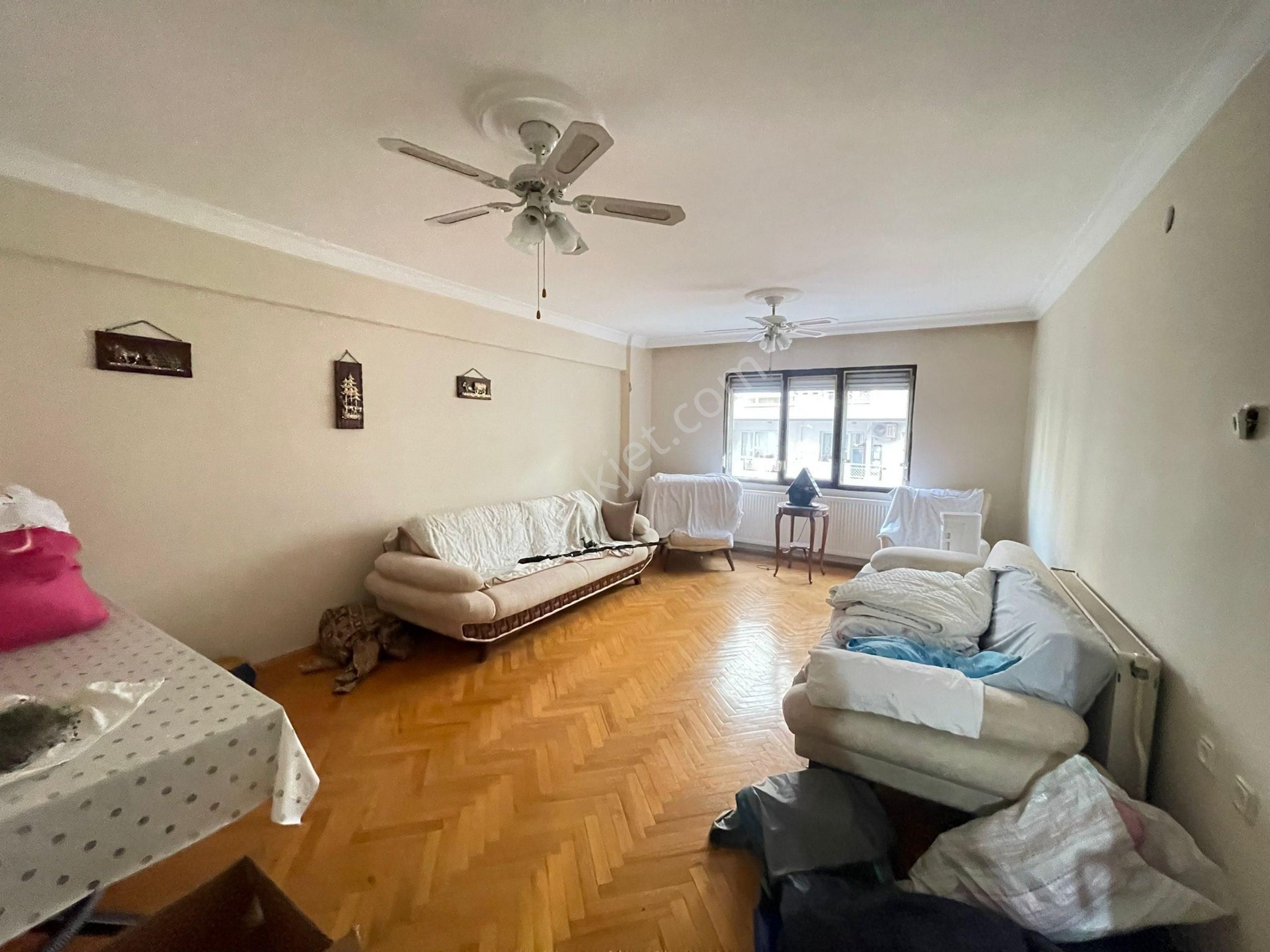 Türker Emlak | Yıldız Caddesi 3+1 135m2 Asansörlü Otoparklı Daire