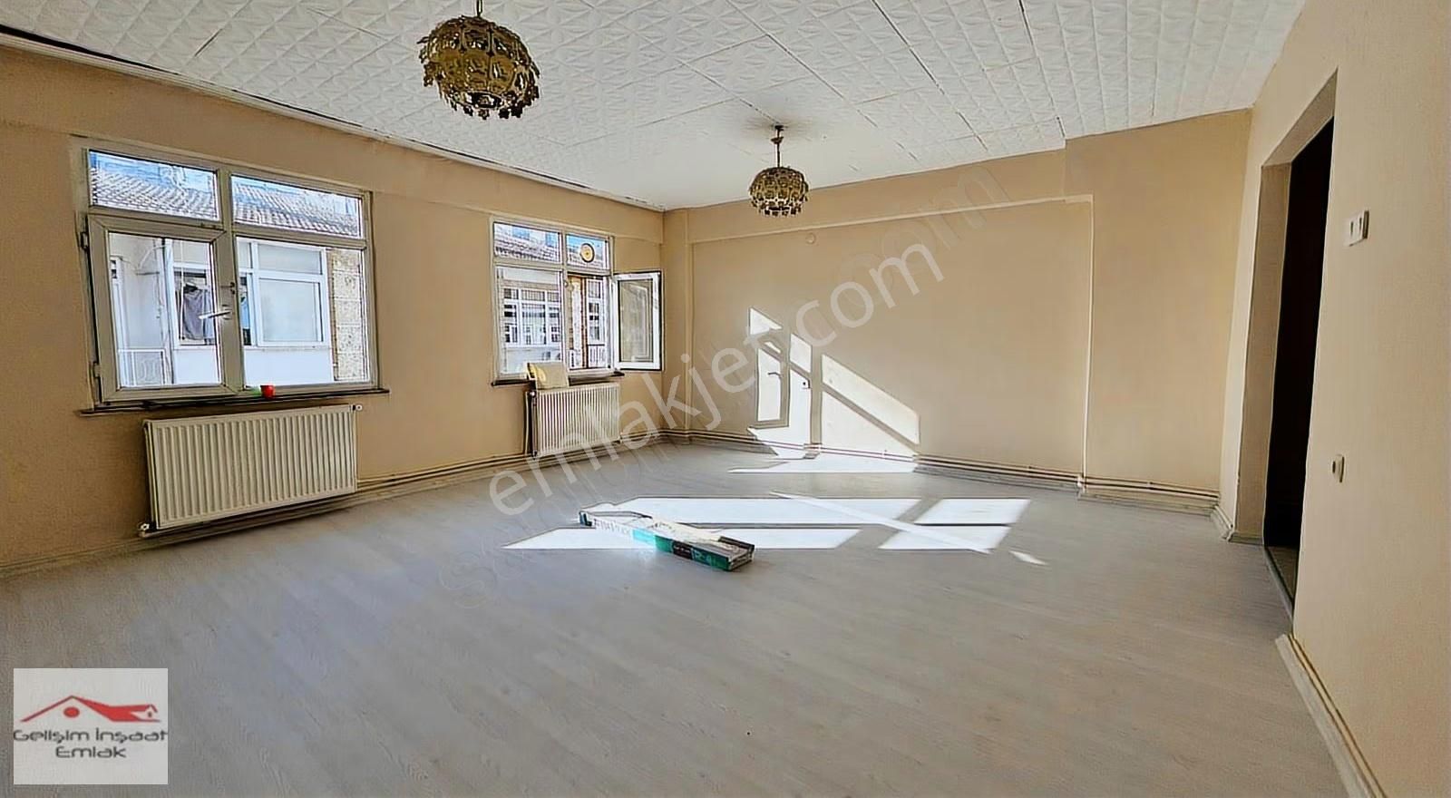 Gelişim Emlak`tan İçi Yenilenmiş, Çift Cephe, Geniş 75m², 2+1 - Görsel 13