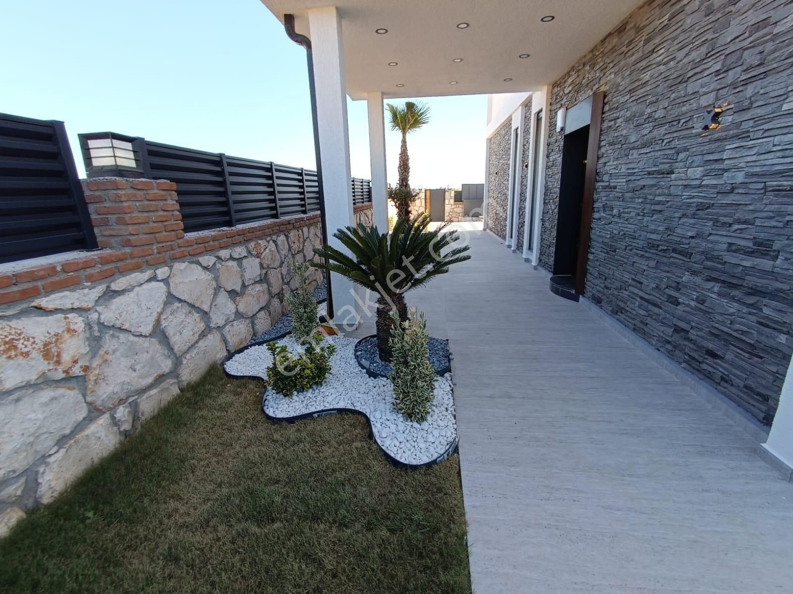 Efelerde Satilik Utraluks Villa - Görsel 17