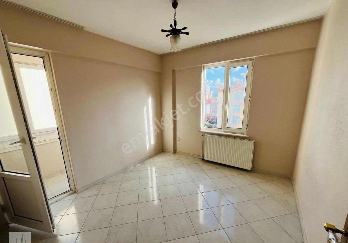 Altınoluk Okullar Bölgesinde Aile Binasın Da Yaz Kış Aileye Kiralık 2+1 Daire - Görsel 25
