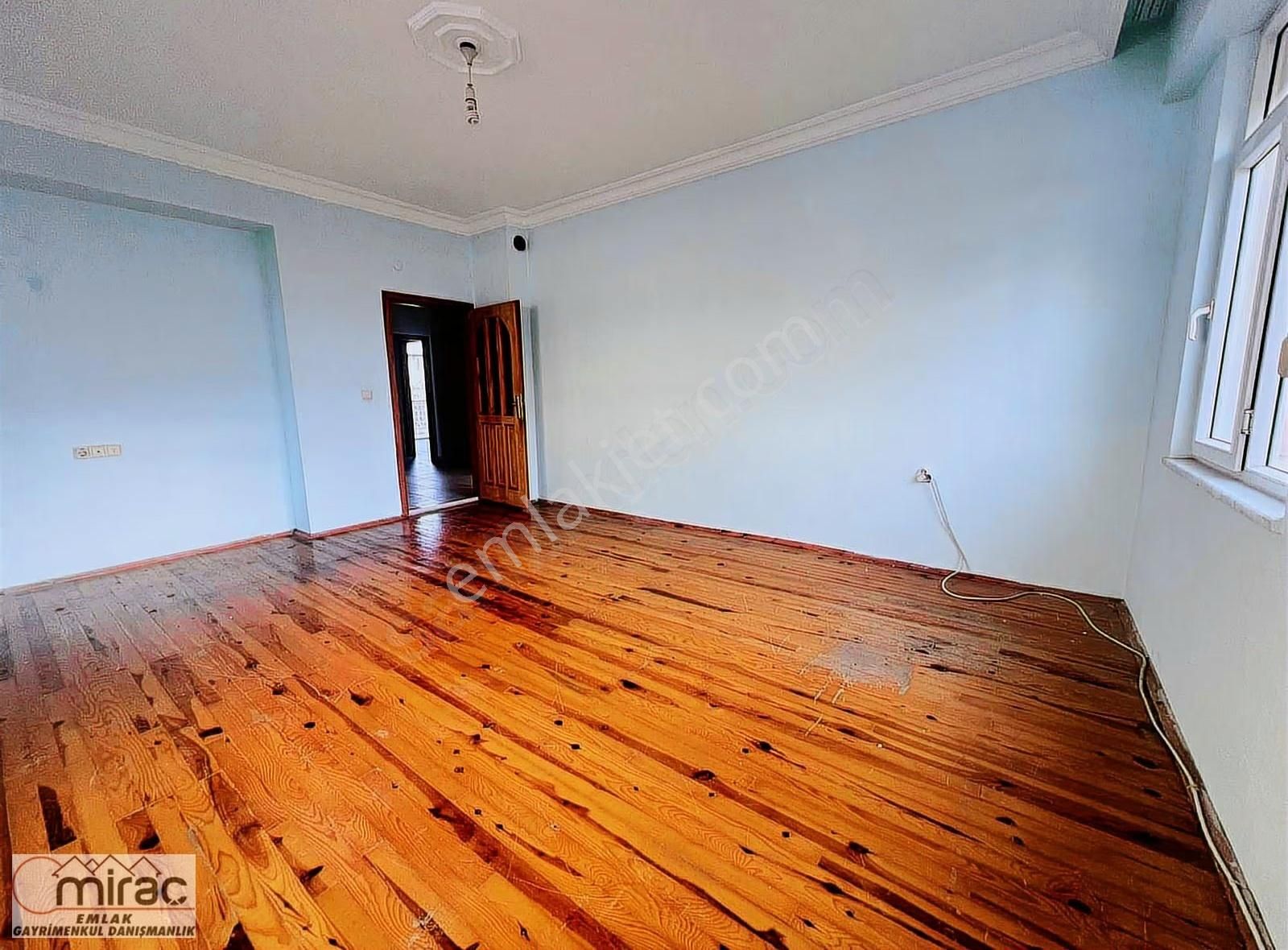 Kavaklı Mahallesi Çarşamba Pazarı Yakını 2+1 Arakat Daire