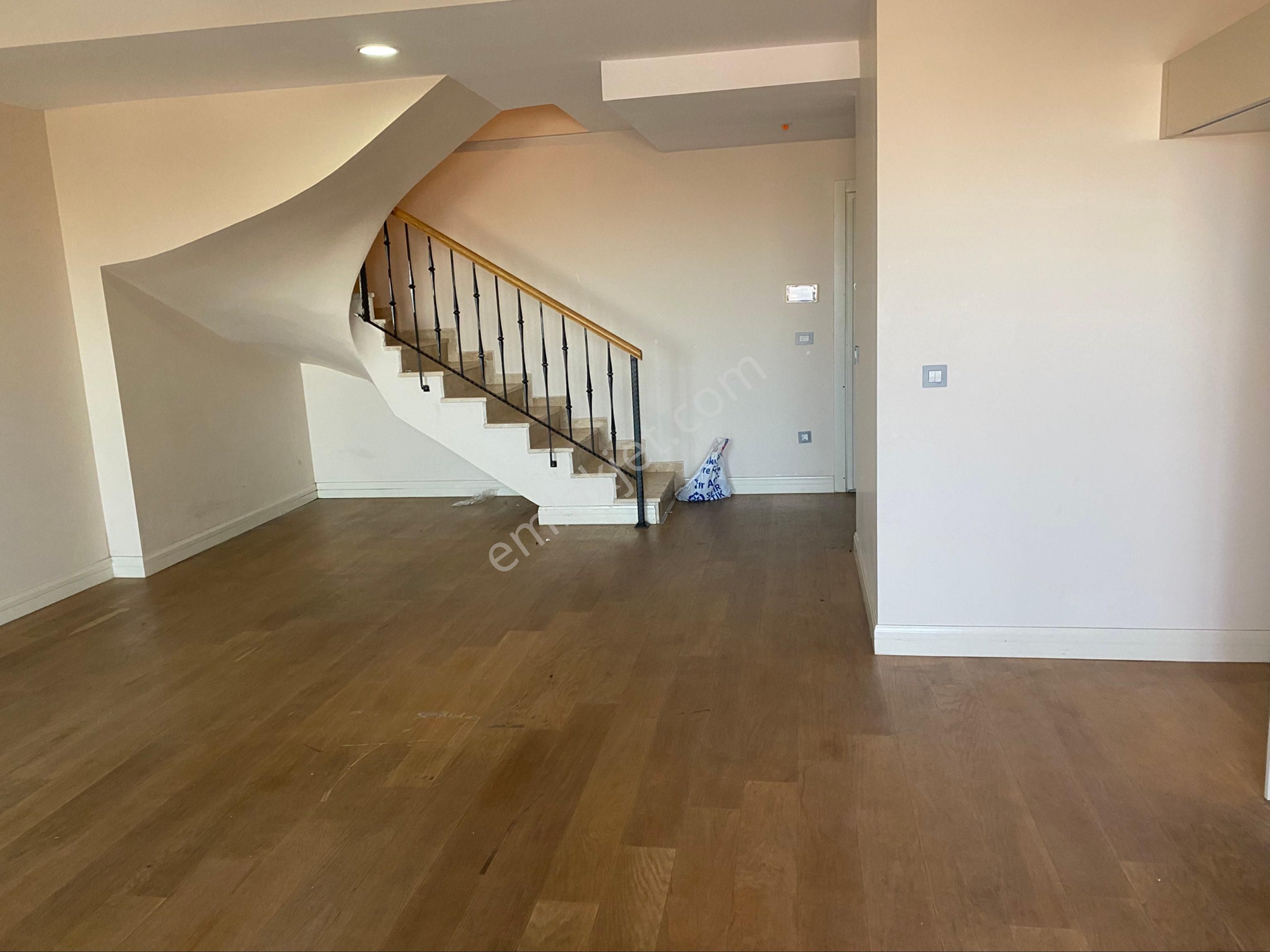 Kiptaş Venezia Mega Satılık 2+1 Bahçe Katı Dubleks...ebebeyn Banyolu