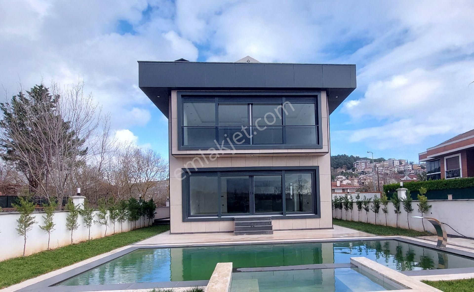 Remaxanka'dan Satılık Havuzlu Saunalı Türk Hamamlı Müstakil Villa