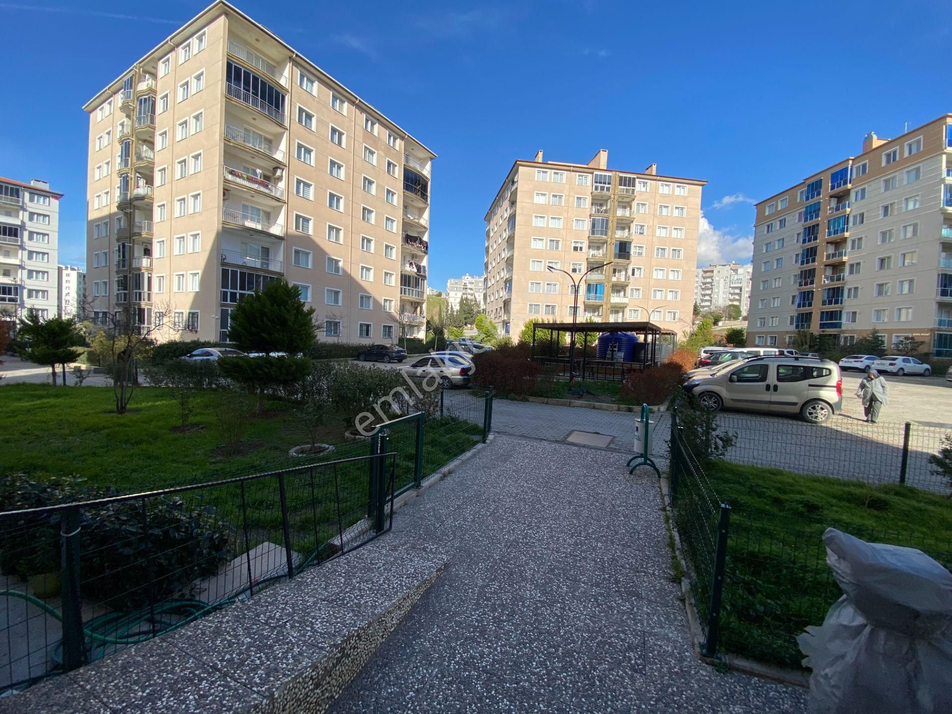 Çiğli Cumhuriyet Mah. Site İçinde Satılık 3+1 Daire 140m2 - Görsel 3