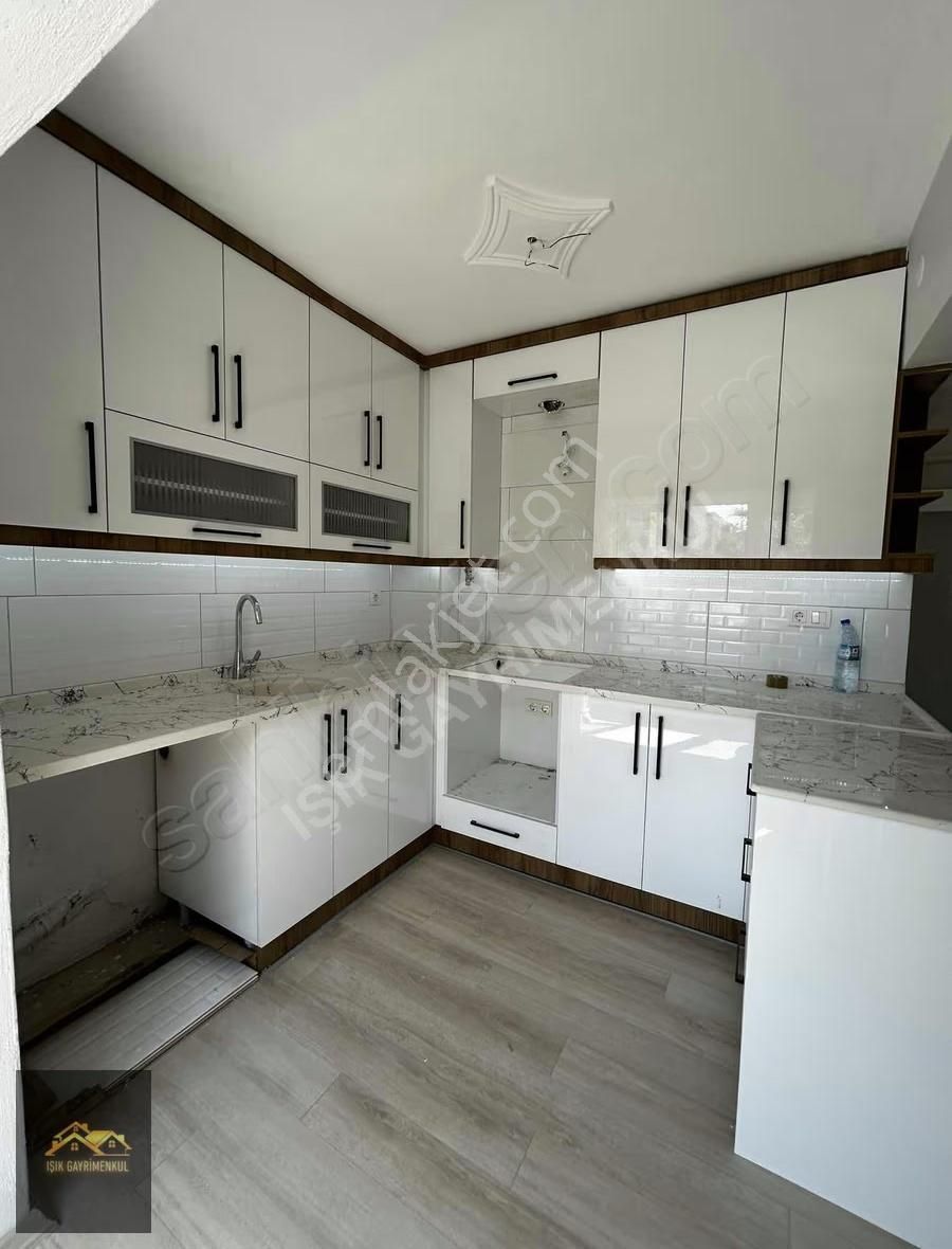 Işık Gayrimenkul'den Satılık Hürriyet Mh. Cadde Üzeri Daire - Görsel 3
