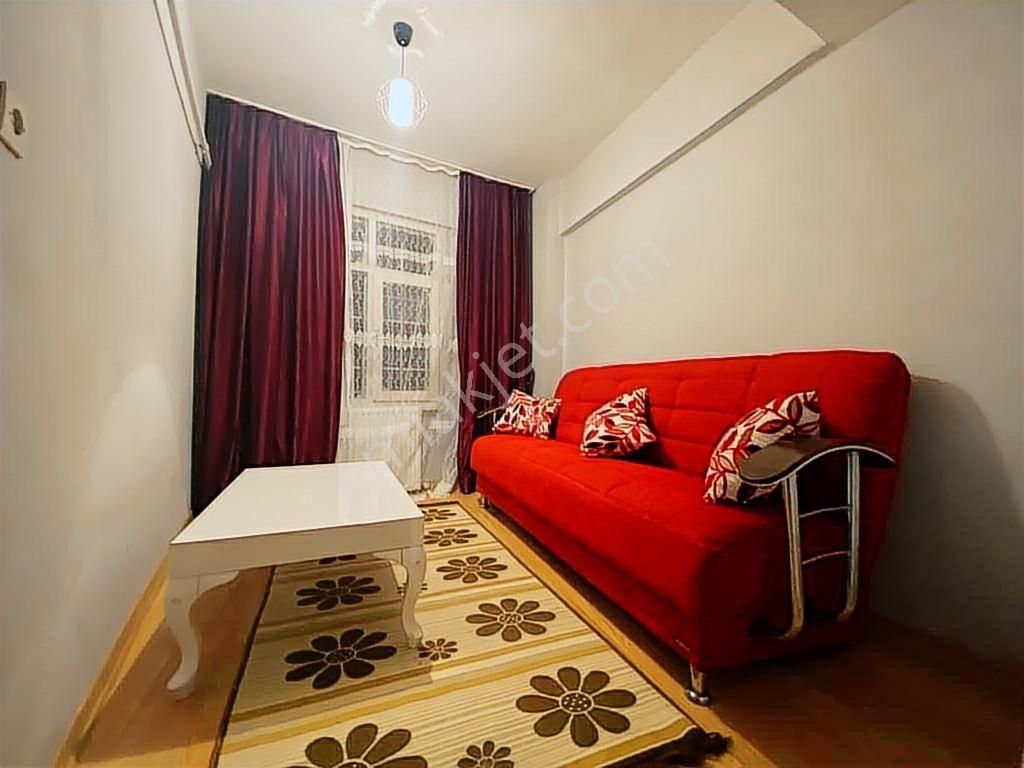 Yıldıztepe'de, Ana Caddeye Ve Metroya Yakın, 105m2, Bahçeli 2+1