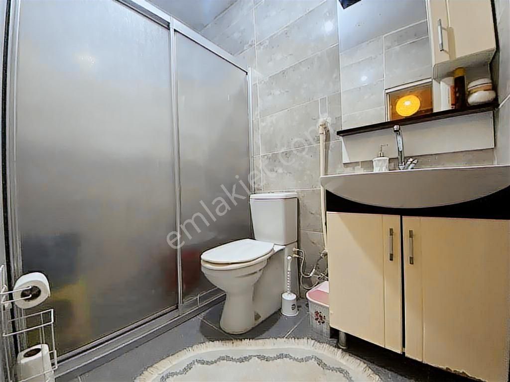 Yıldıztepe'de, Ana Caddeye Ve Metroya Yakın, 105m2, Bahçeli 2+1 - Görsel 4