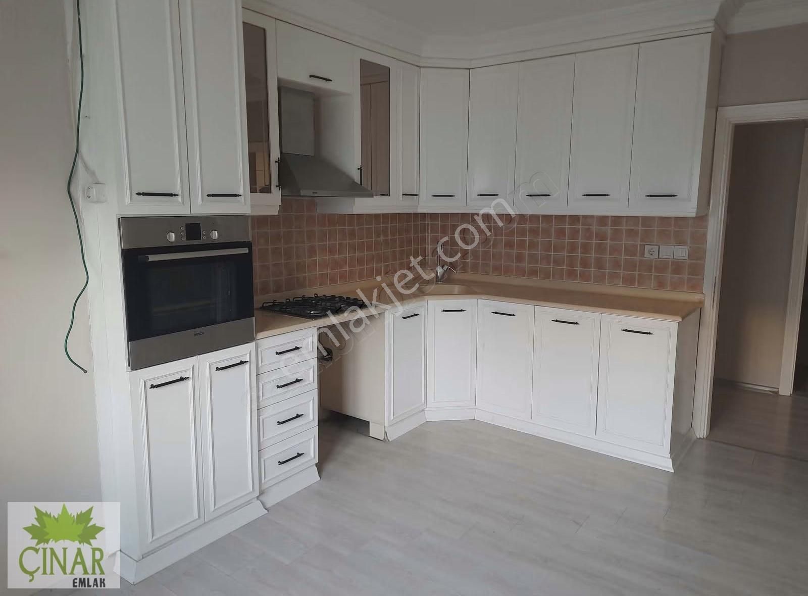 Çınar Emlak'tan Cumhuriyet Mah. Satılık 4+1 Daire 190 Mt Full