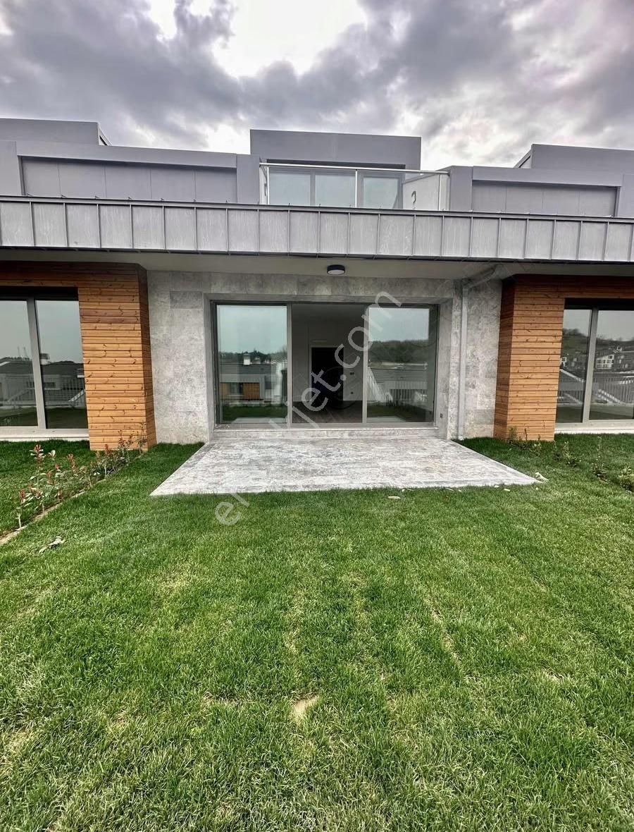 Uskumruköy Dekar Bahçeli Ferah 2+1 Kiralık Villa