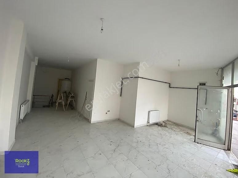 Rookzdoruk'dan Mehmetakif'de Cadde Üstü Takasa Açık 150m2 Dükkan
