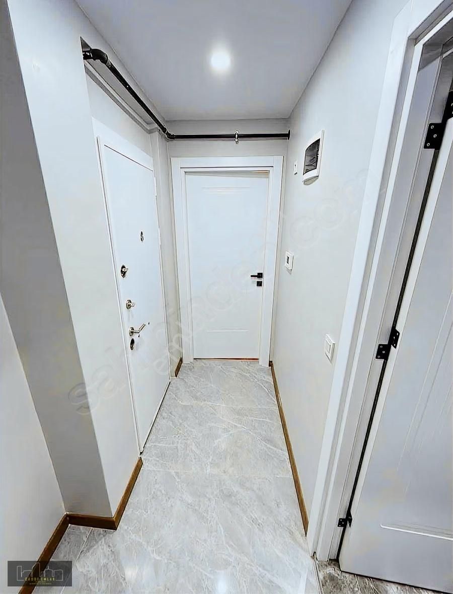 Cadde Emlak Tepeüstü Meydana 5 Dk Sıfır Yüksek Cam 1+1 B Kat