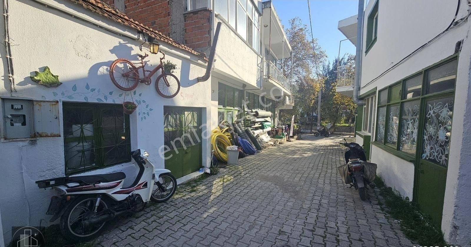 İzmir/seferihisar/ulamış Köy Meydanında 42m2 Dükkan Ve Arsası