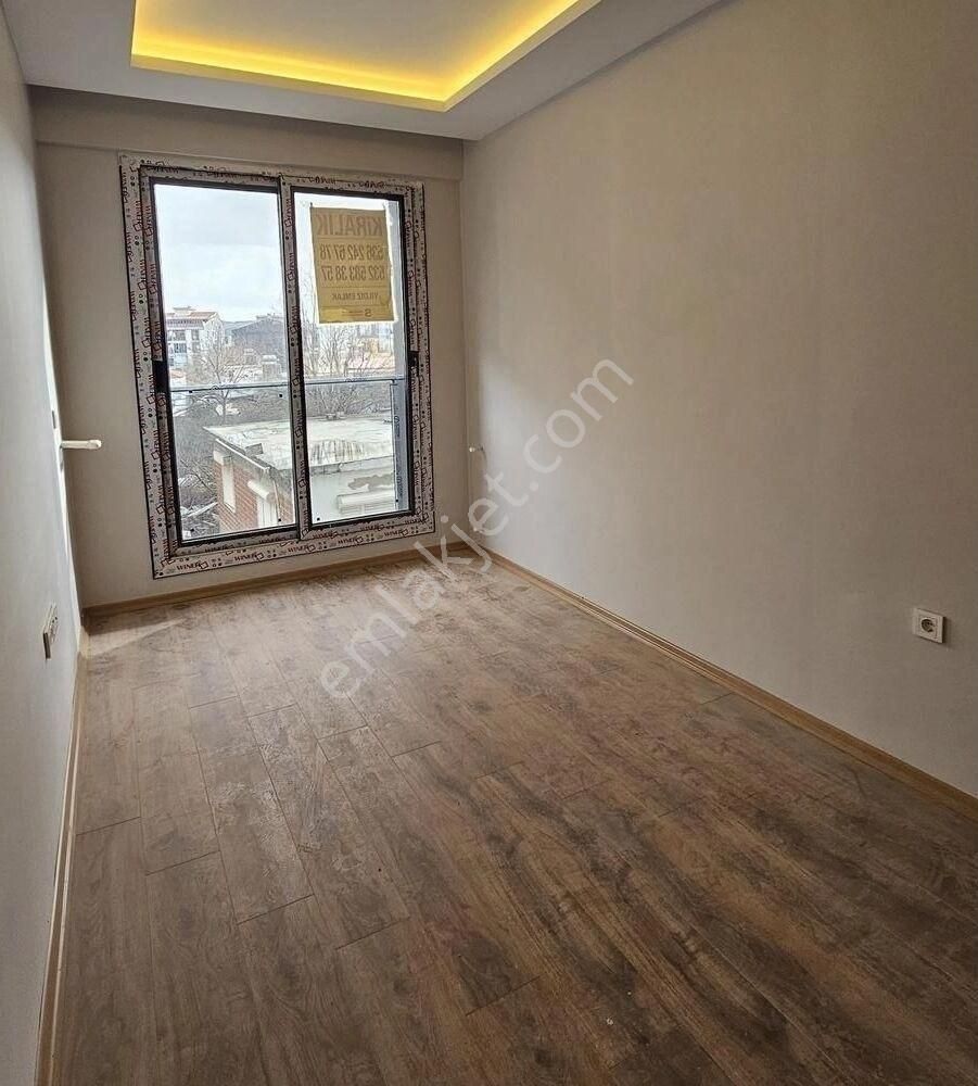 Fabrika Caddesi Üzerinde Geniş Kiralık 1+1 - Görsel 5