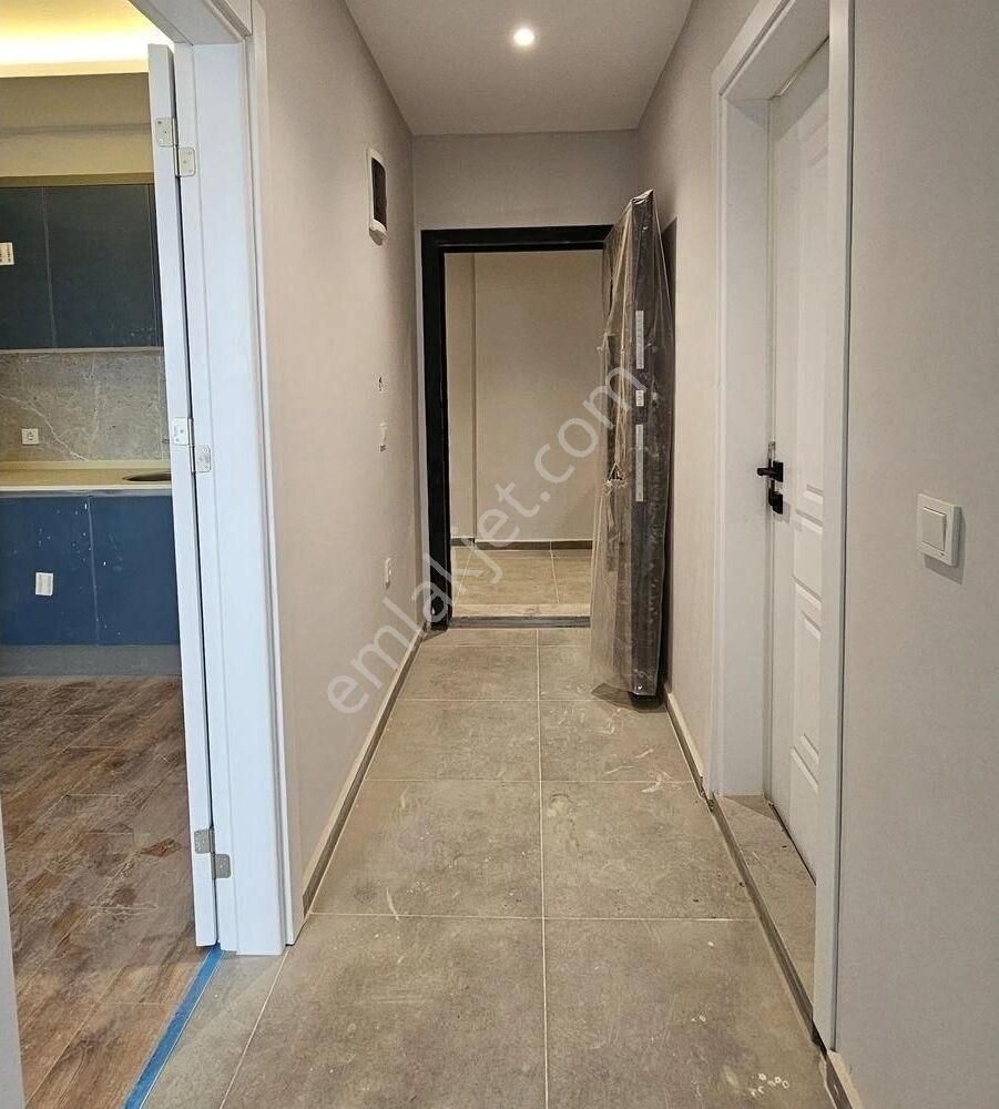 Fabrika Caddesi Üzerinde Geniş Kiralık 1+1 - Görsel 6