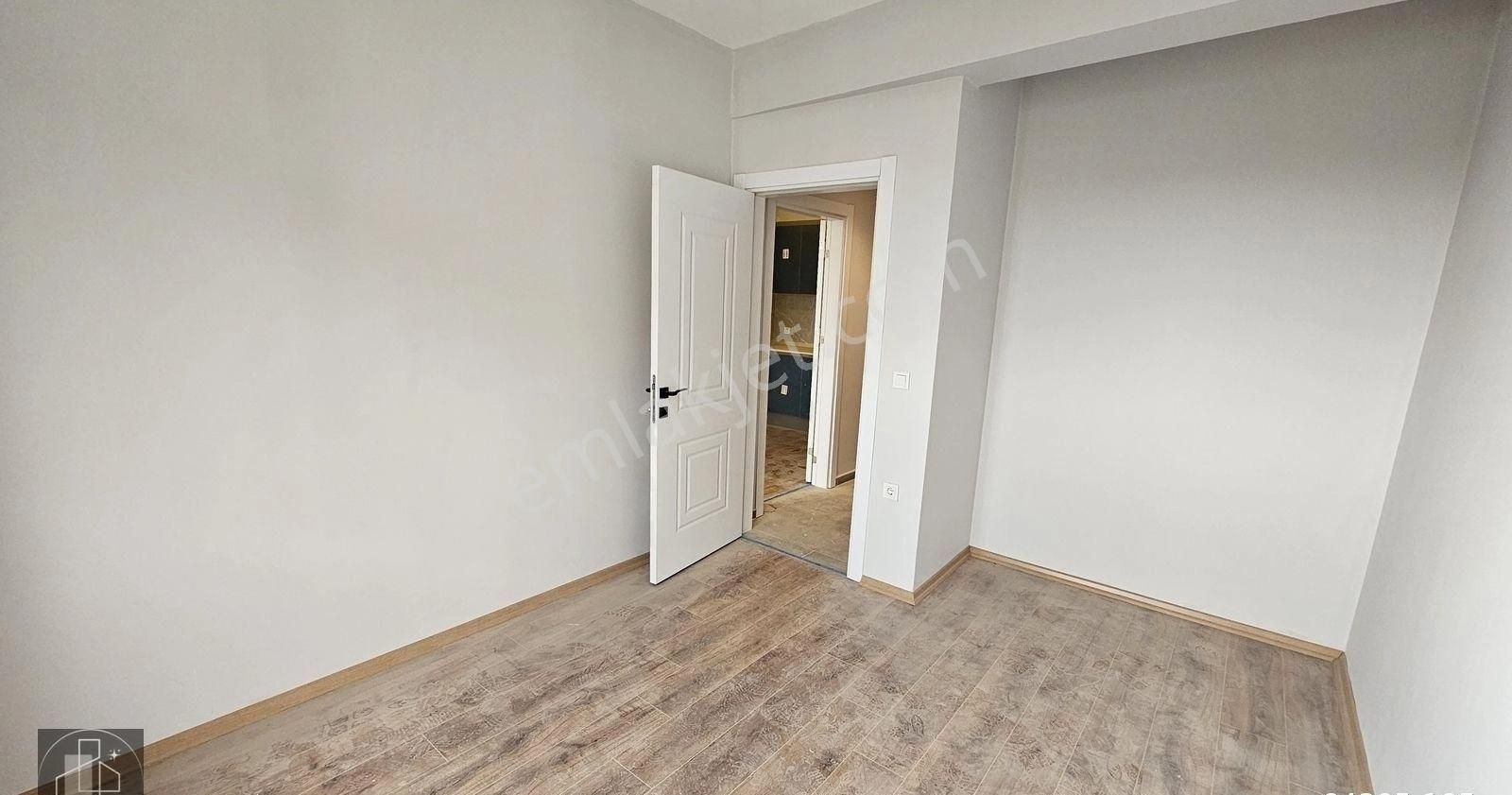 Fabrika Caddesi Üzerinde Geniş Kiralık 1+1 - Görsel 3