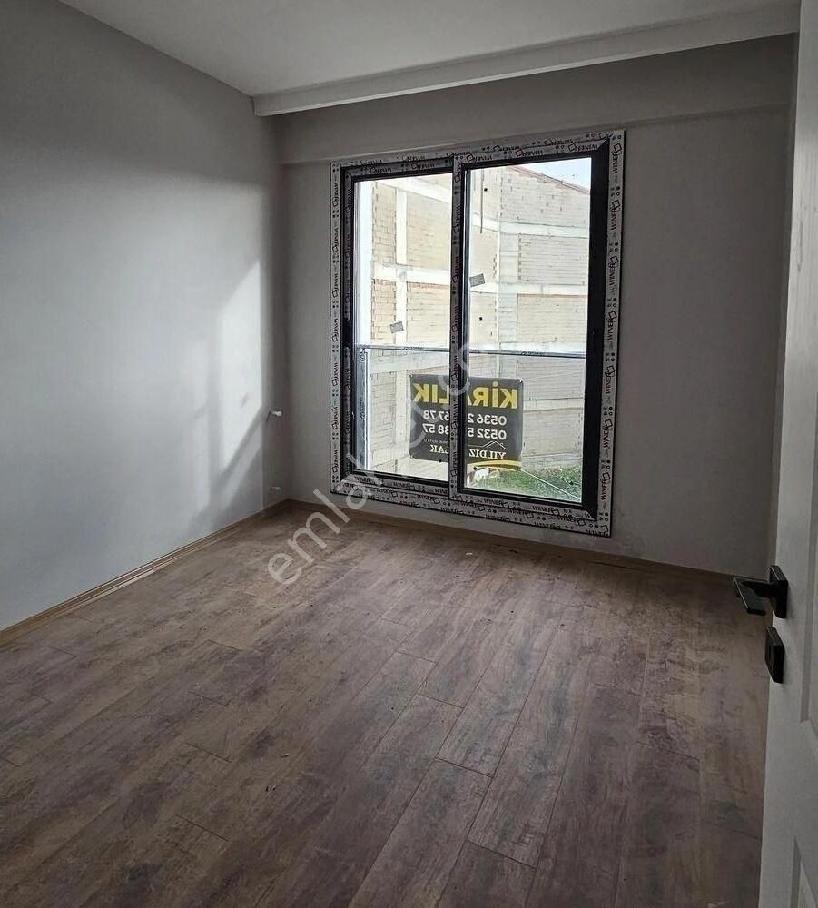 Fabrika Caddesi Üzerinde Geniş Kiralık 1+1 - Görsel 4