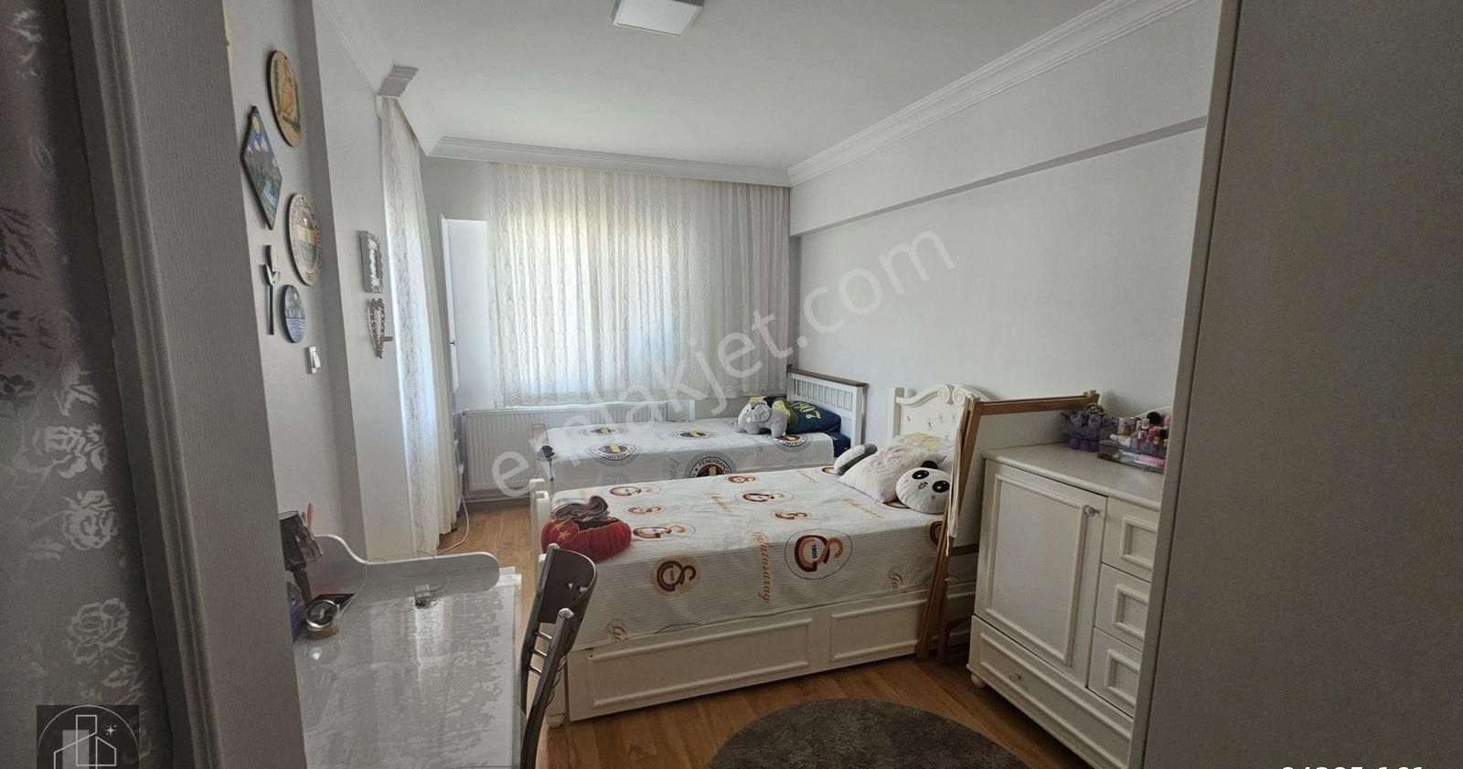 Satılık 2+1 Geniş Ara Kat Daire Seferihisar / Ana Cadde Üzeri - Görsel 2