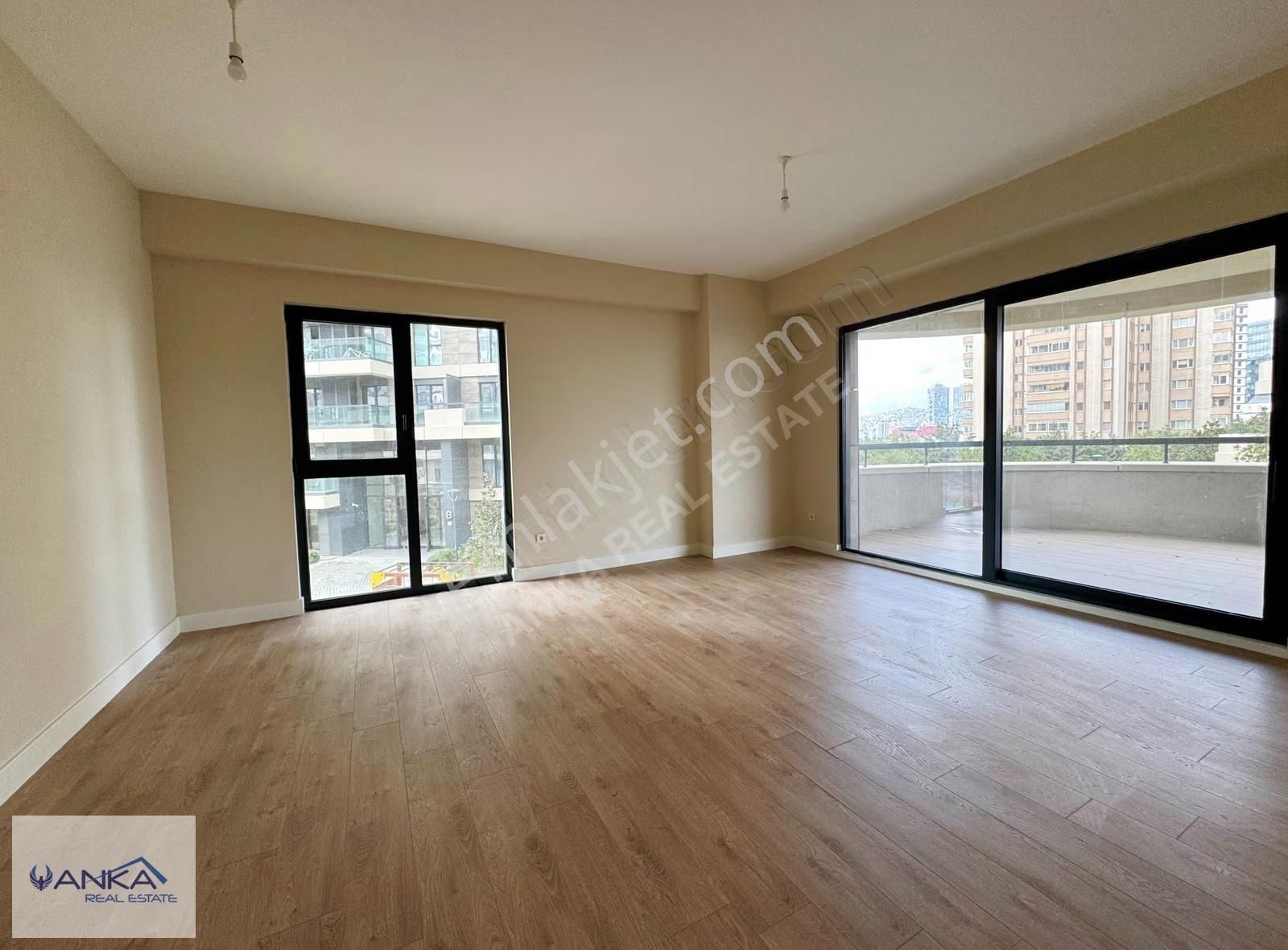 Batı Yakası Projesinde Geniş Oval Balkonlu 2+1 Daire - Görsel 4