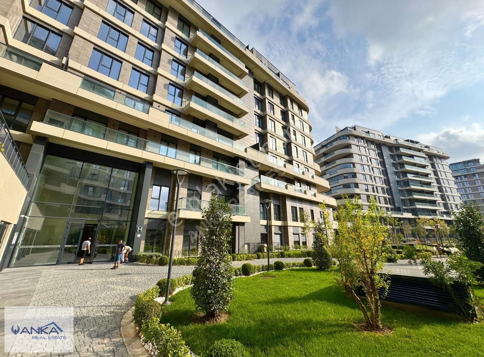 Batı Yakası Projesinde Geniş Oval Balkonlu 2+1 Daire