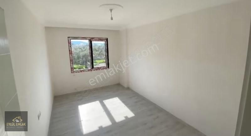 Mumcular Merkezde Satılık 1+1 Daire Orta Kat Manzaralı