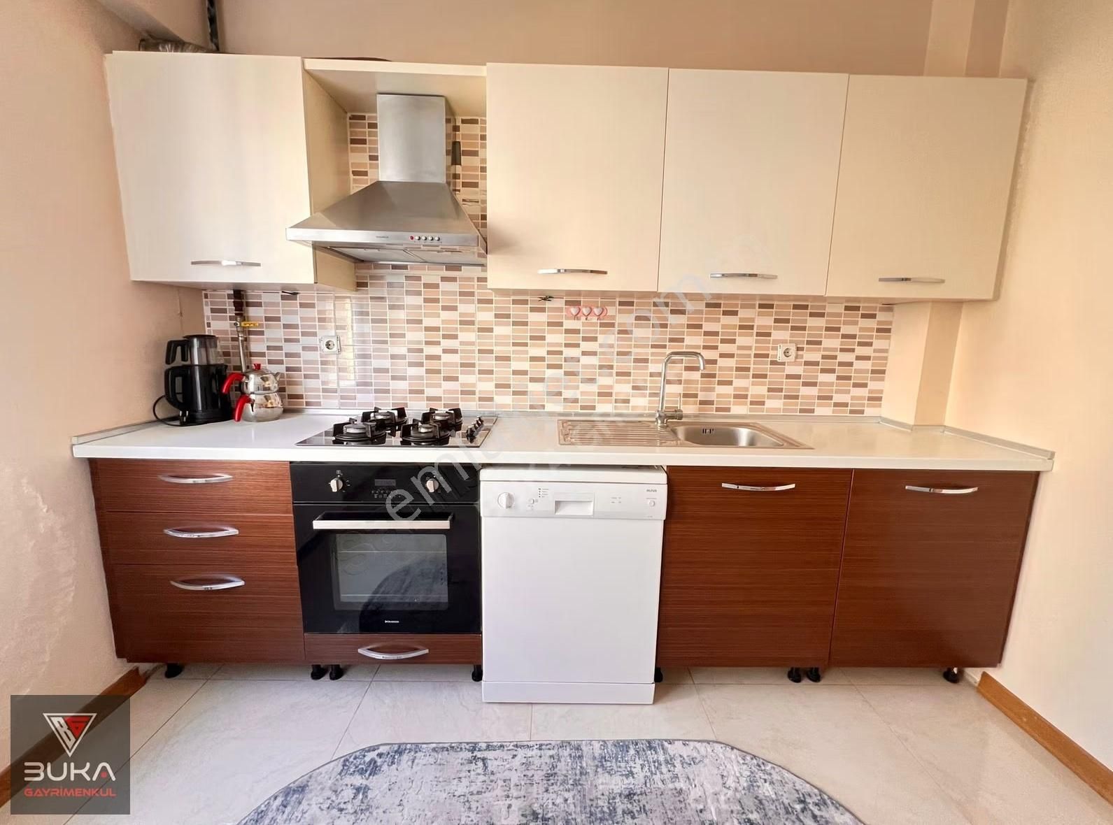 Küçükbakkalköy'de Merkezi Lokasyon'da Satılık 2+1 Daire - Görsel 2